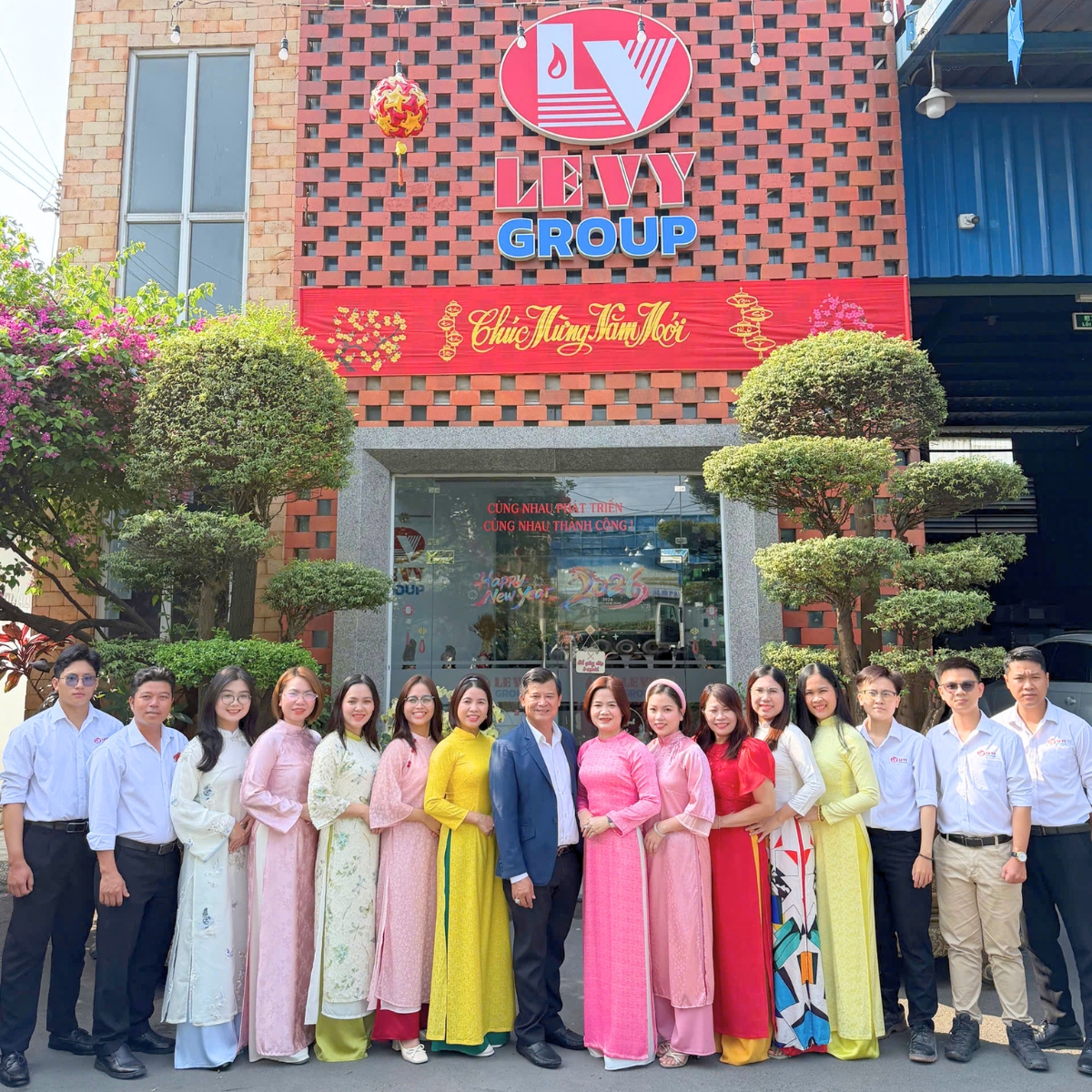 Đội ngũ nhân sự